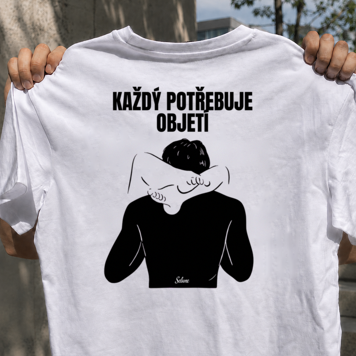 Každý potřebuje objetí