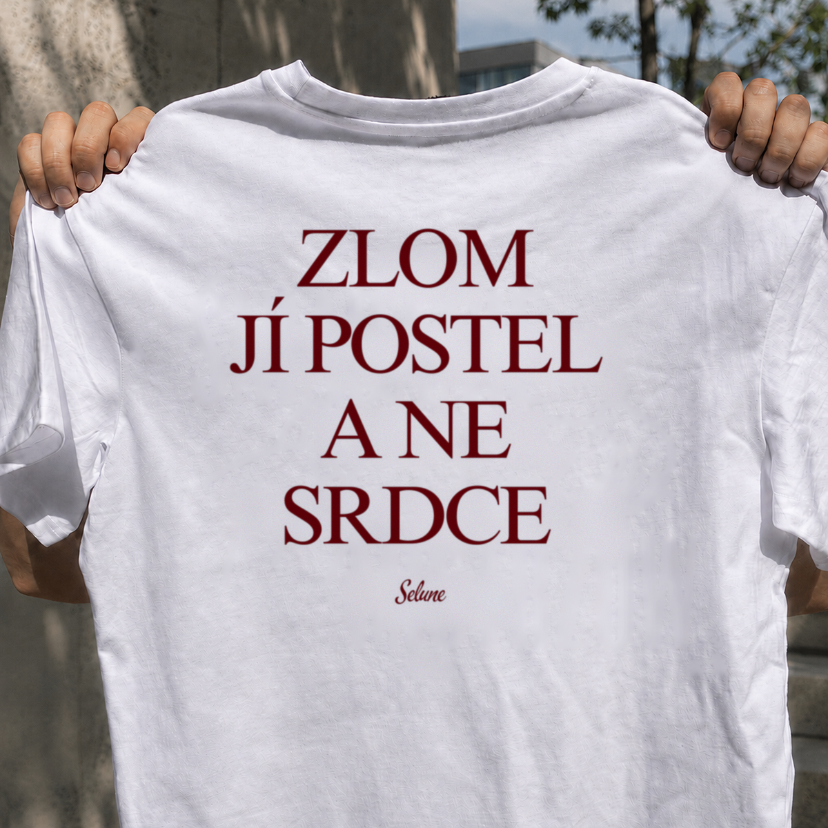 Zlom jí postel a ne srdce Bílá
